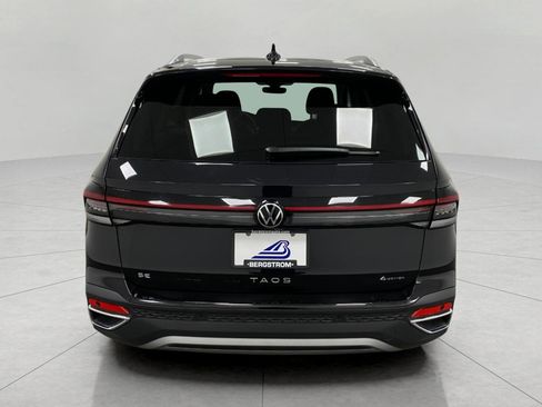 Used 2025 Volkswagen Taos SE image 5