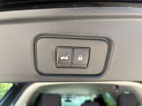 Used 2025 Nissan Pathfinder SV FWD image 20