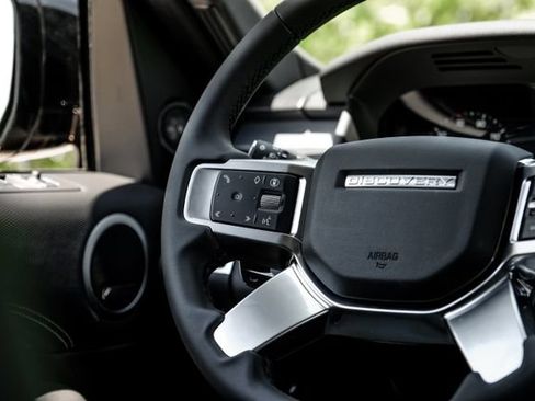 New 2026 Land Rover Discovery Limited Edition AWD/4WD image 22