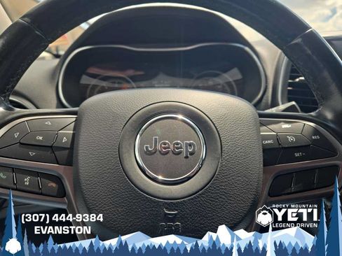 Used 2020 Jeep Cherokee Latitude Plus w/ Comfort/Convenience Group AWD/4WD image 20