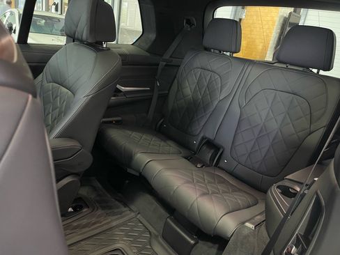 Used 2023 BMW X7 xDrive40i w/ M Sport Package AWD/4WD image 36