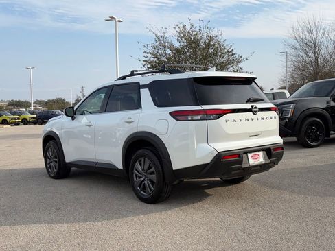 Used 2025 Nissan Pathfinder SV image 6