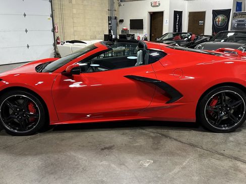 Used 2021 Chevrolet Corvette Stingray Coupe w/ Z51 Performance Package image 14