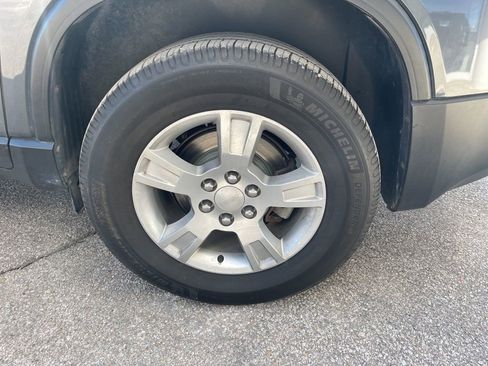 Used 2011 GMC Acadia SLE image 12