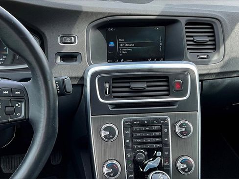 Used 2015 Volvo S60 T5 Platinum image 6