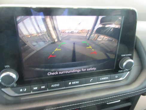 Used 2024 Nissan Rogue SV image 22