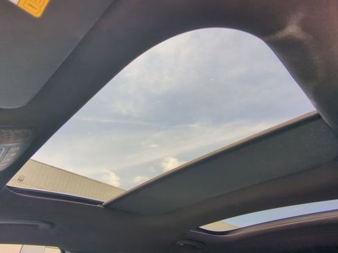 Used 2024 Mercedes-Benz GLB 250 4MATIC image 17