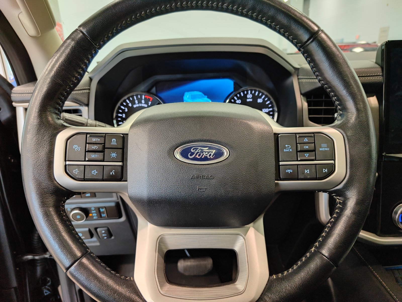 Used 2023 Ford Expedition XLT AWD/4WD image 25
