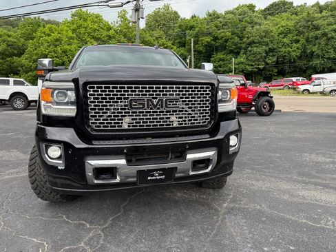 Used 2016 GMC Sierra 2500 Denali w/ Duramax Plus Package AWD/4WD image 18
