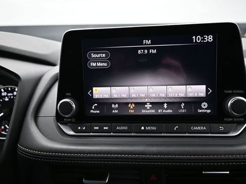 Used 2025 Nissan Rogue SV image 21