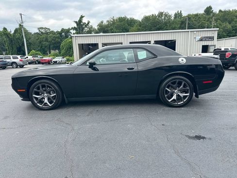 Used 2019 Dodge Challenger SXT w/ Plus Package RWD image 9