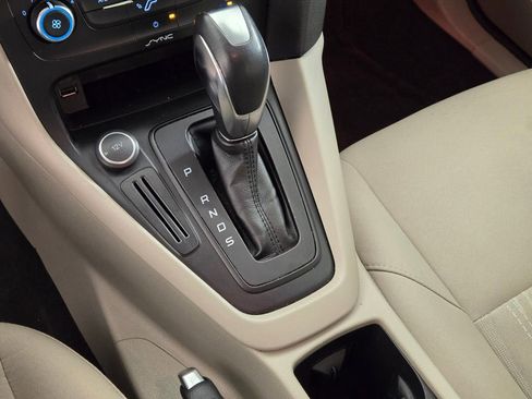 Used 2016 Ford Focus SE w/ SE Sport Package FWD image 33