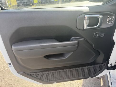 Certified 2025 Jeep Gladiator Willys image 21