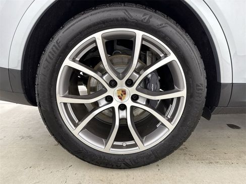 Certified 2025 Porsche Cayenne image 16