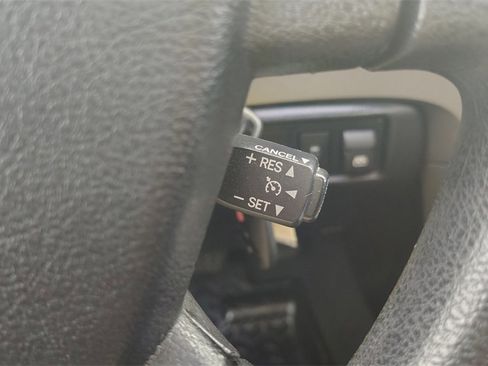 Used 2011 Toyota Tundra 4x4 CrewMax image 16