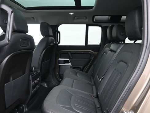 Used 2020 Land Rover Defender 110 SE image 19