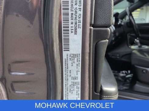 Used 2021 Jeep Grand Cherokee Laredo AWD/4WD image 34