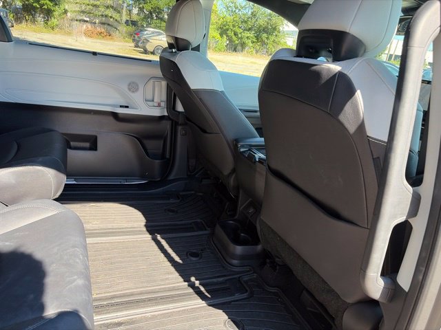 Used 2026 Toyota Sienna XSE FWD image 17