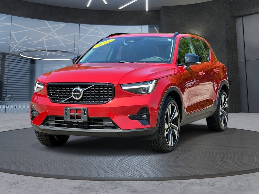 Used 2024 Volvo XC40 B5 Plus w/ Protection Package Premier AWD/4WD image 2