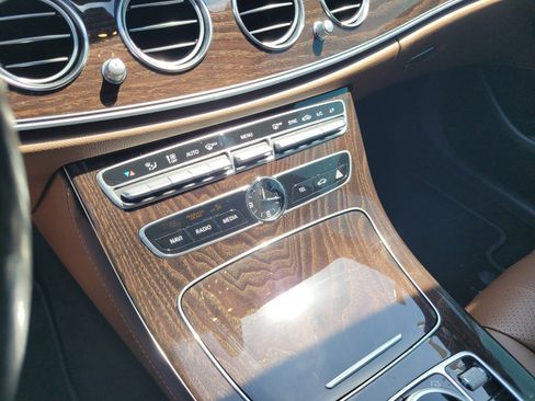 Used 2019 Mercedes-Benz E 300 image 19