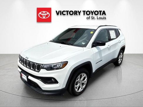 Used 2024 Jeep Compass Latitude AWD/4WD image 7