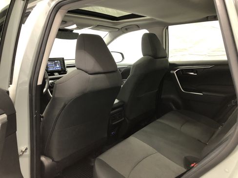 Used 2022 Toyota RAV4 XLE w/ Convenience Package image 11