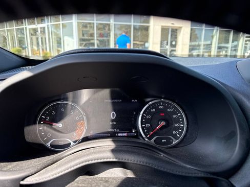 Used 2022 Jeep Renegade Latitude w/ Convenience Group AWD/4WD image 7