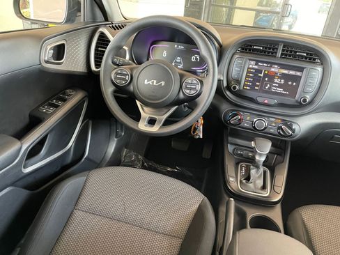 Used 2025 Kia Soul LX w/ LX Technology Package image 32
