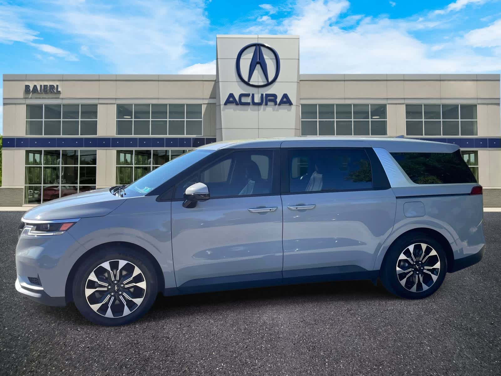 Used 2024 Kia Carnival EX FWD image 2