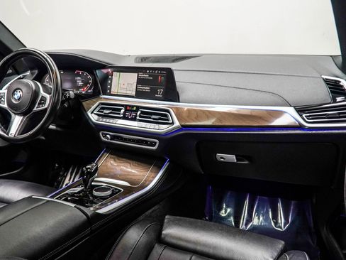 Used 2022 BMW X5 M50i w/ Premium Package image 19