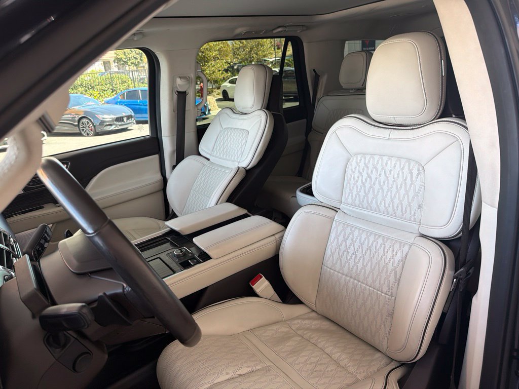 Used 2024 Lincoln Navigator Black Label AWD/4WD image 11