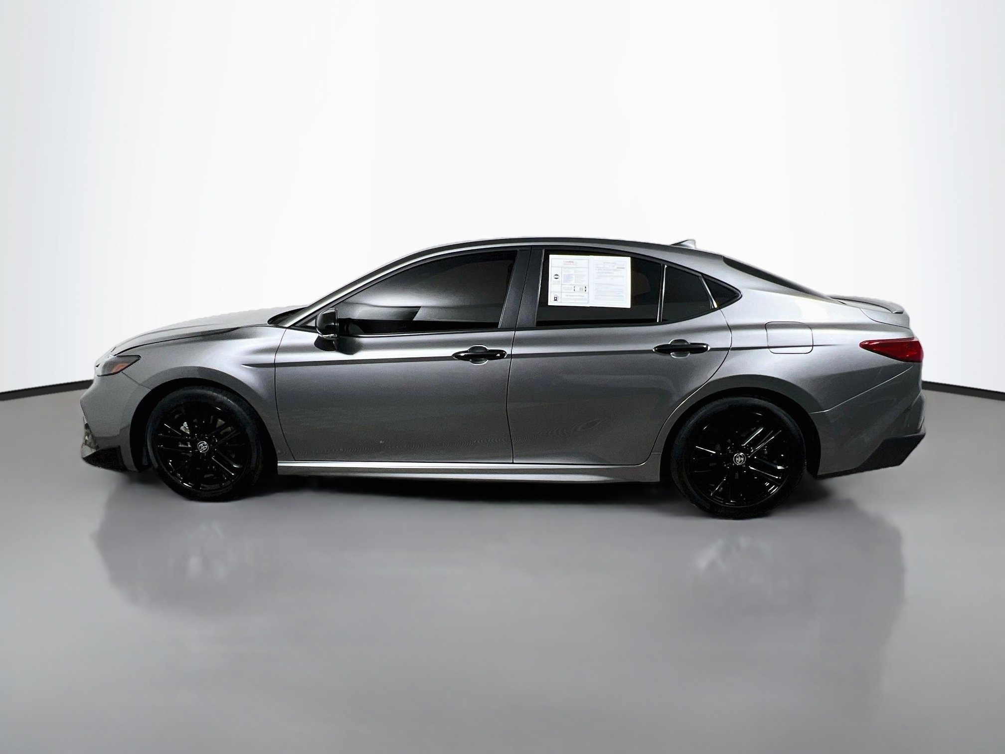 Used 2025 Toyota Camry SE FWD image 9