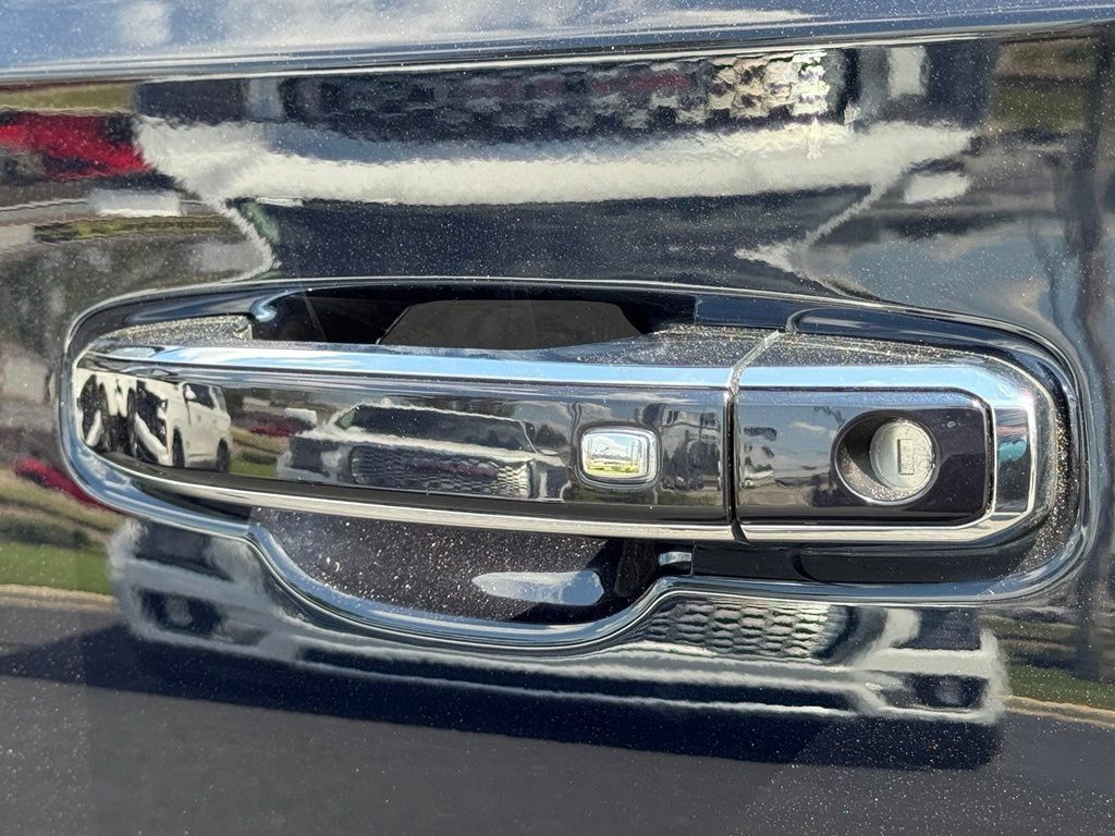 Used 2021 Chevrolet Tahoe High Country AWD/4WD image 13