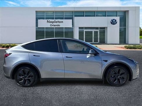 Used 2025 Tesla Model Y Long Range AWD/4WD image 4