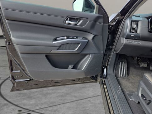 New 2026 Nissan Pathfinder SL image 11