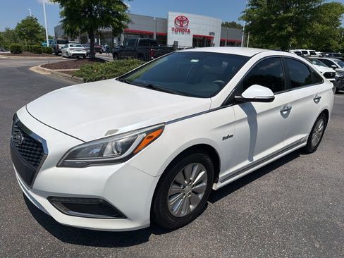 Used 2016 Hyundai Sonata SE FWD image 2