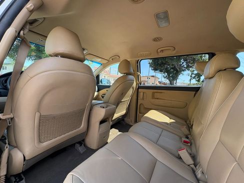 Used 2017 Kia Sedona LX FWD image 12