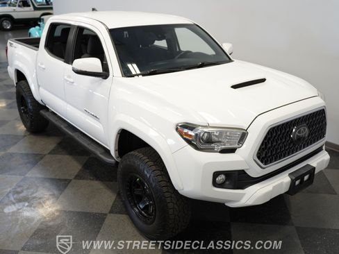 Used 2018 Toyota Tacoma TRD Sport w/ Technology Package RWD image 36