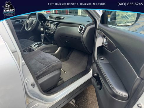 Used 2016 Nissan Rogue S image 16