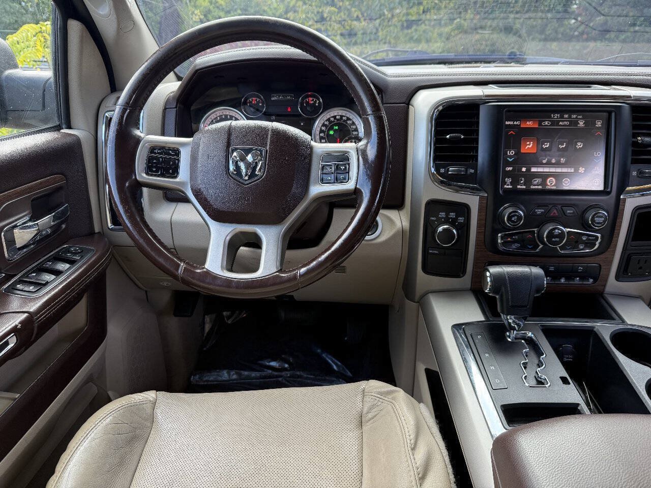 Used 2013 RAM 1500 Laramie w/ Convenience Group AWD/4WD image 9