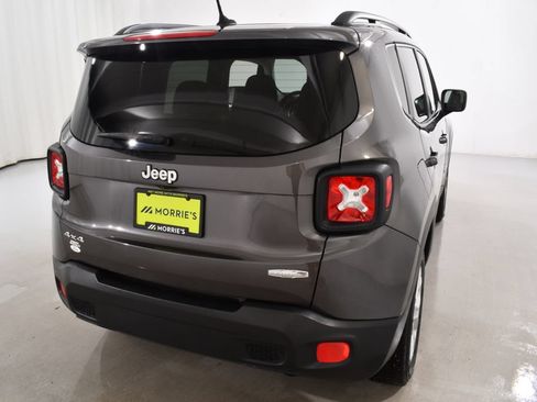 Used 2017 Jeep Renegade Latitude AWD/4WD image 12