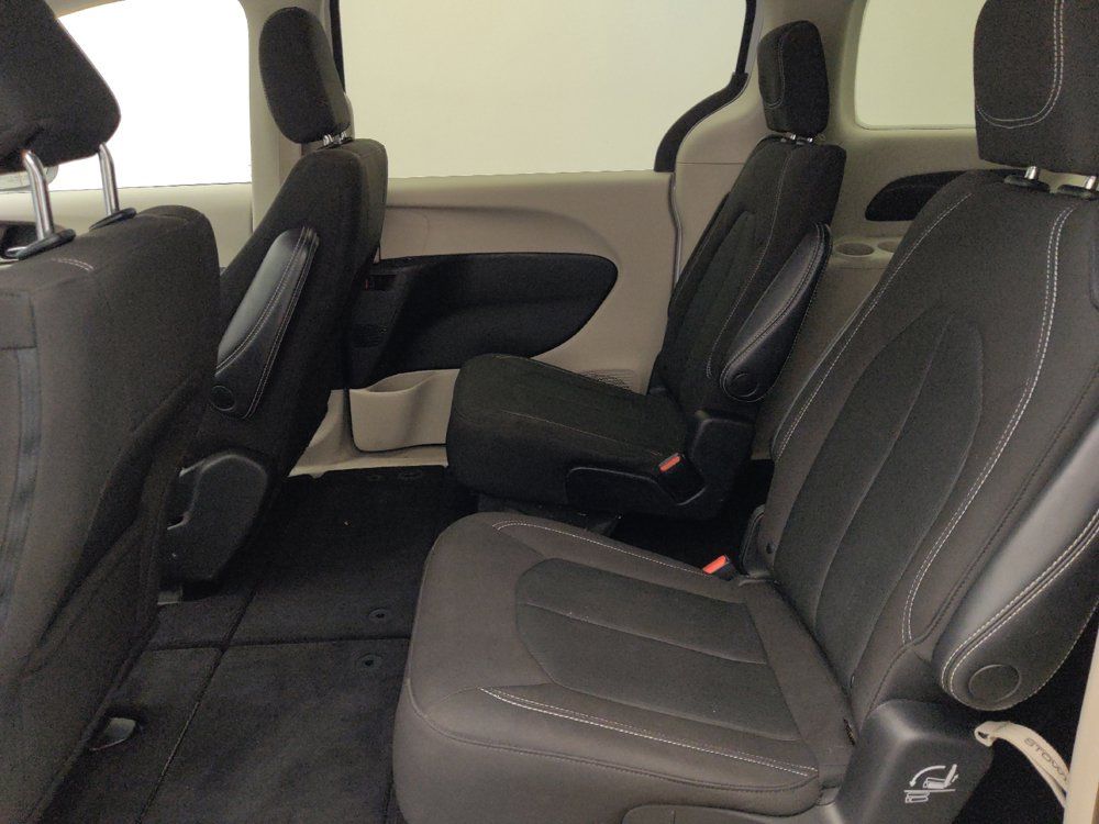 Used 2022 Chrysler Voyager LX FWD image 18