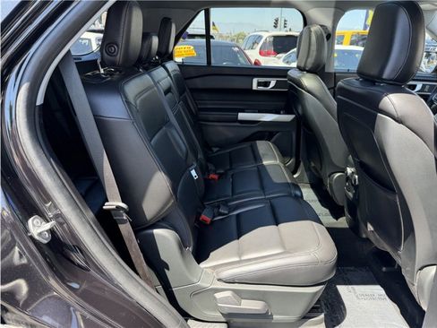 Used 2020 Ford Explorer XLT w/ Equipment Group 202A AWD/4WD image 24