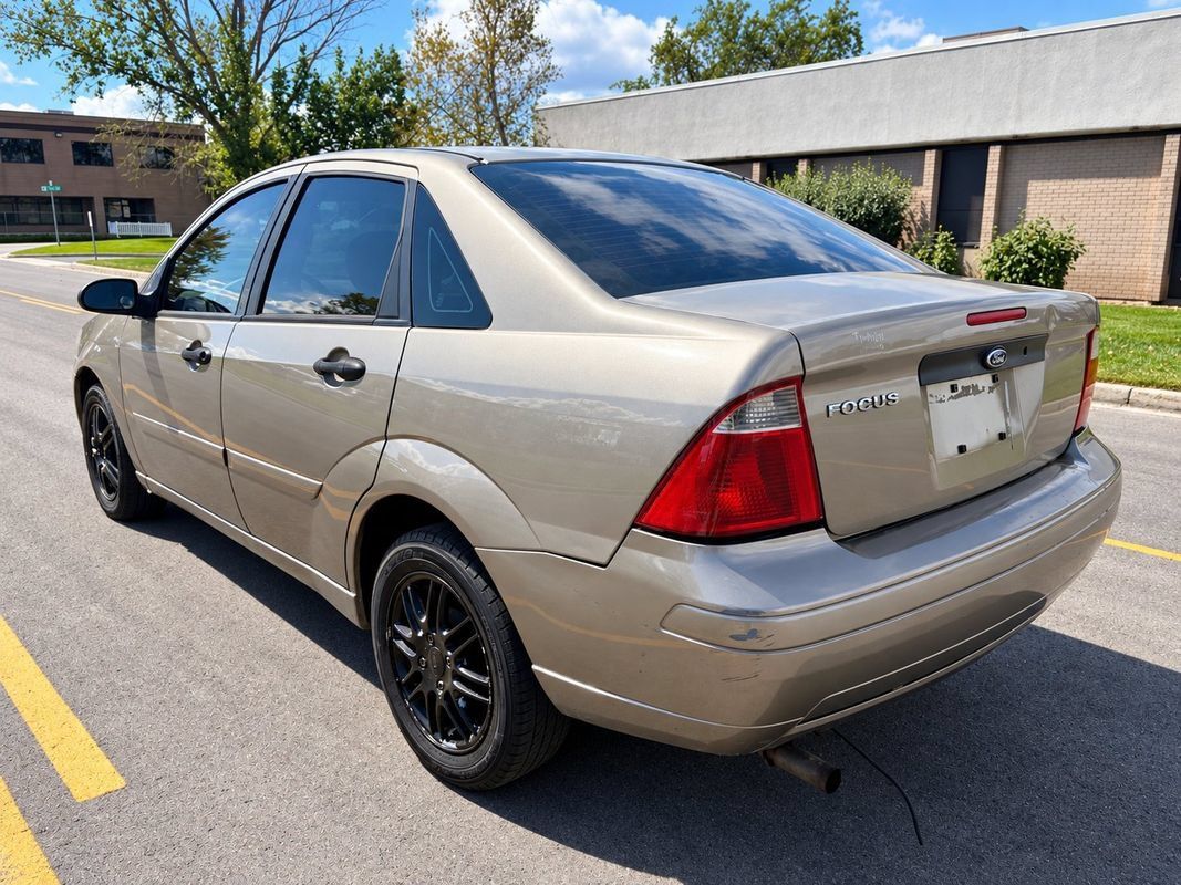 Used 2005 Ford Focus SE FWD image 3