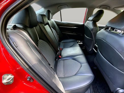 Used 2019 Toyota Camry SE FWD image 18