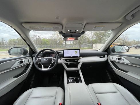 Used 2025 Ford Explorer Active w/ Active Comfort Package image 14