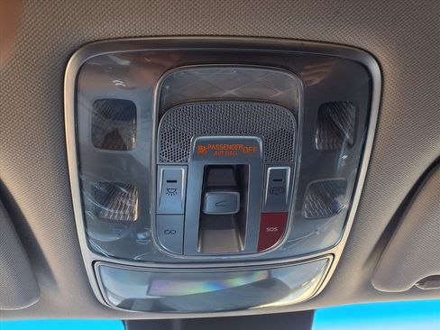 Used 2022 Genesis GV70 2.5T w/ Advanced Package image 17