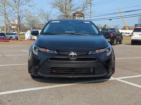 Used 2025 Toyota Corolla LE FWD image 2