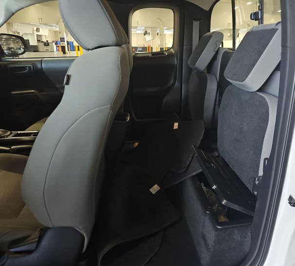 Used 2016 Toyota Tacoma SR w/ SR Convenience Package RWD image 4