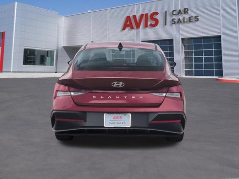 Used 2025 Hyundai Elantra SEL FWD image 7